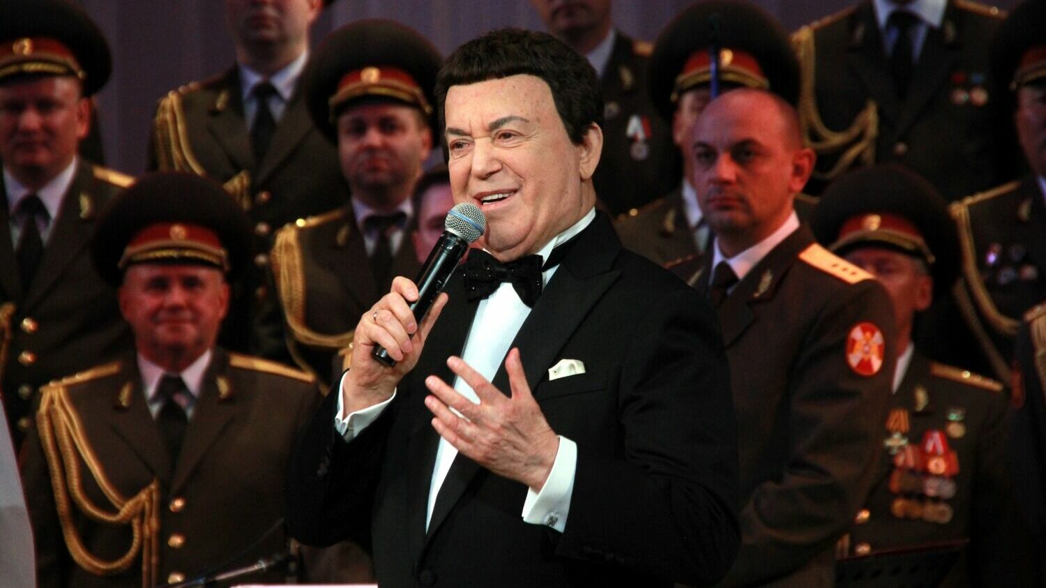 Кобзон часто выступал под аккомпанемент Академического ансамбля песни и пляски МВД России, в том числе – на сцене Донбасс Оперы