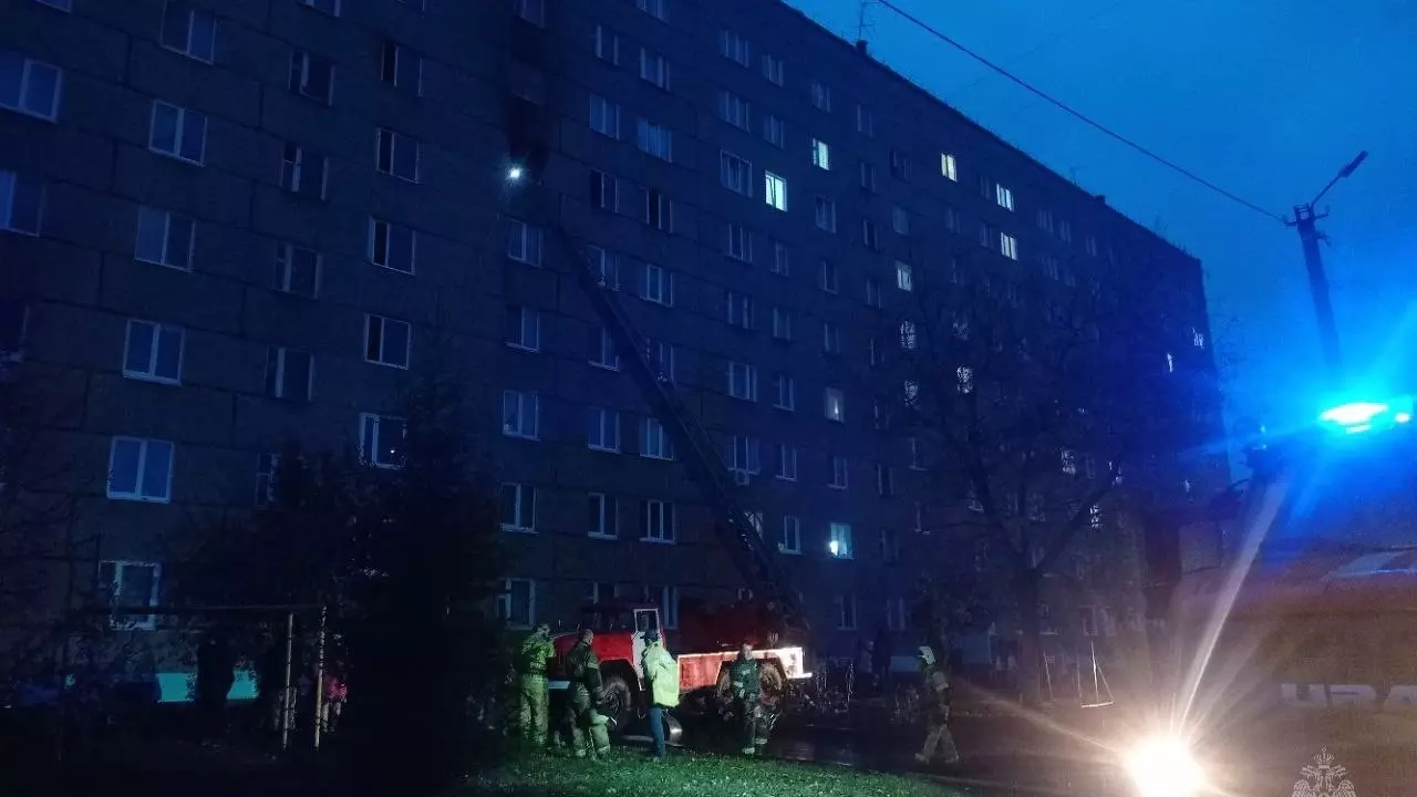 Трое жильцов пострадали на пожаре в жилой многоэтажке в Сарапуле. Погибших нет