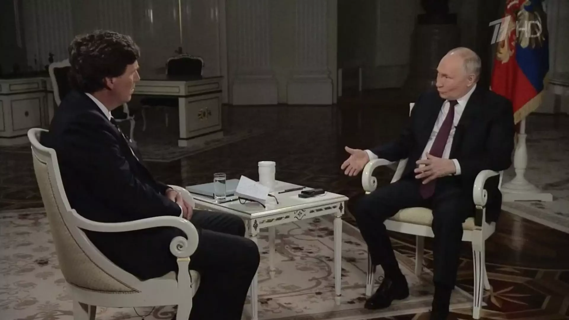 Президент России Владимир Путин дал интервью американскому журналисту Карлсону