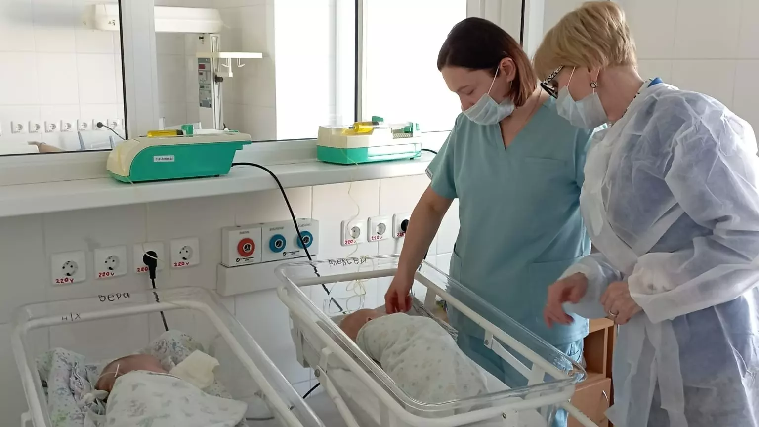 Ольга Авдеева навестила в больнице пострадавших младенцев из Балезино