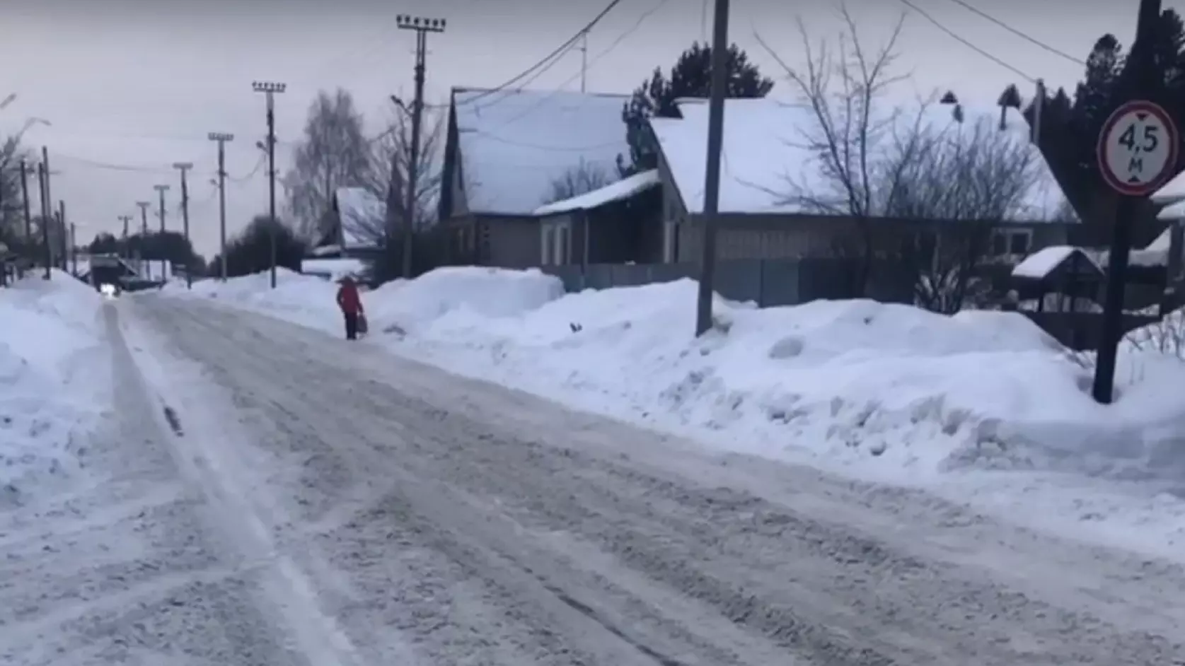 Дорожники в Удмуртии очистили от снега еще два поселка