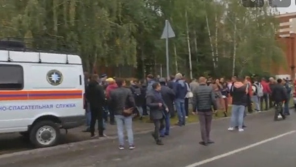 Погиб охранник и четверо детей ранены во время стрельбы в школе Ижевска