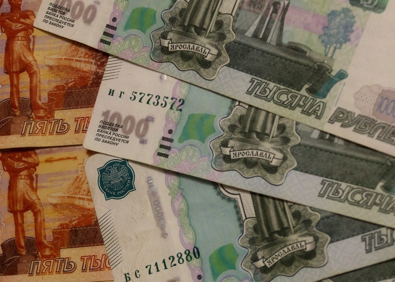 С 1 января 2022 года МРОТ в России составляет 13 890 рублей