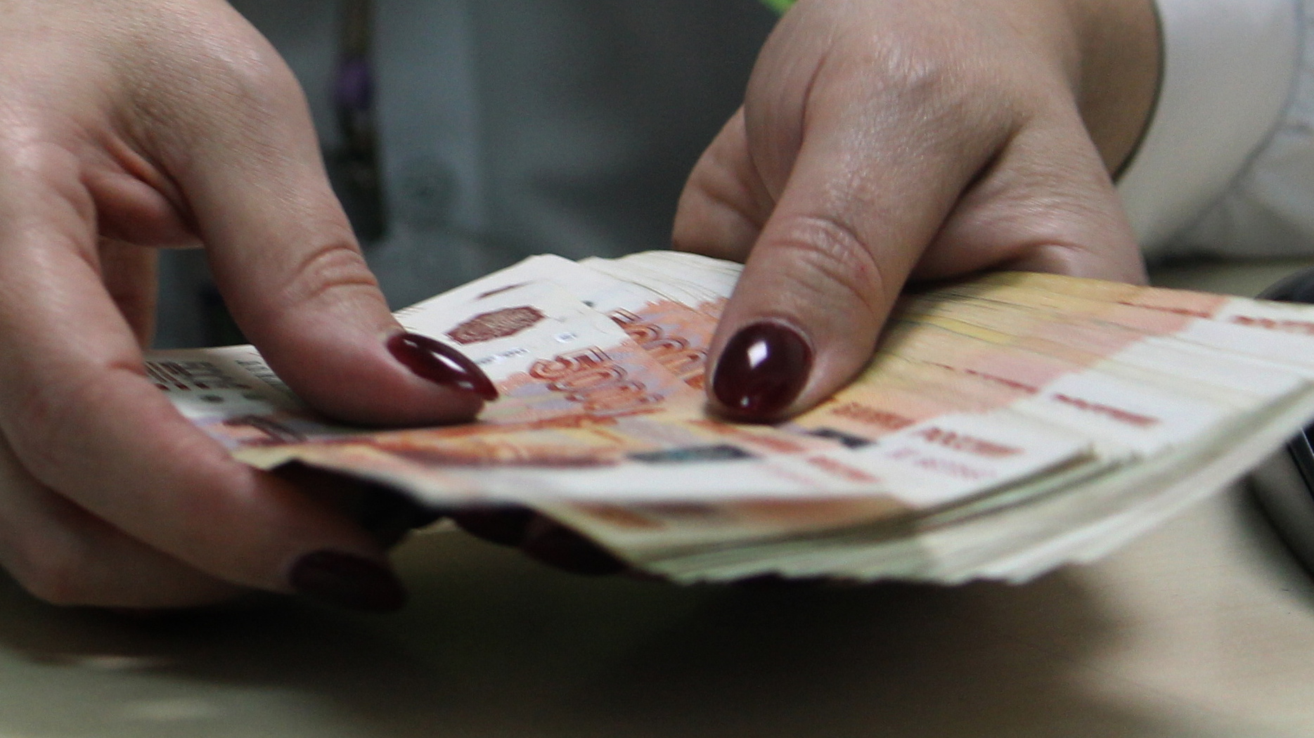 Ижевчанка сделала фиктивные справки о зарплате для получения компенсации за ЖКХ