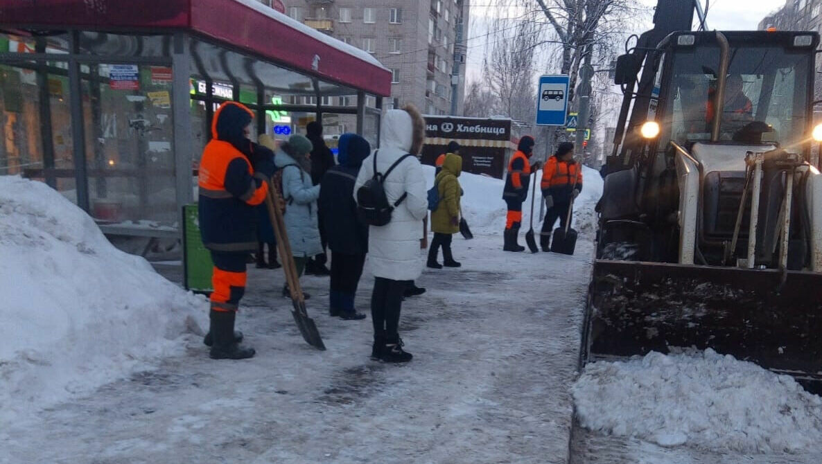 За трое суток снег вывезли с 20 улиц Ижевска