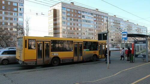 «Плясали всей толпой от холода»: в Ижевске общественный транспорт подвел жителей