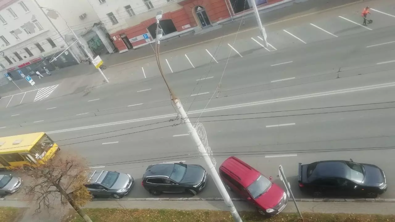Жители Ижевска считают, что идея платных парковок в городе провалилась