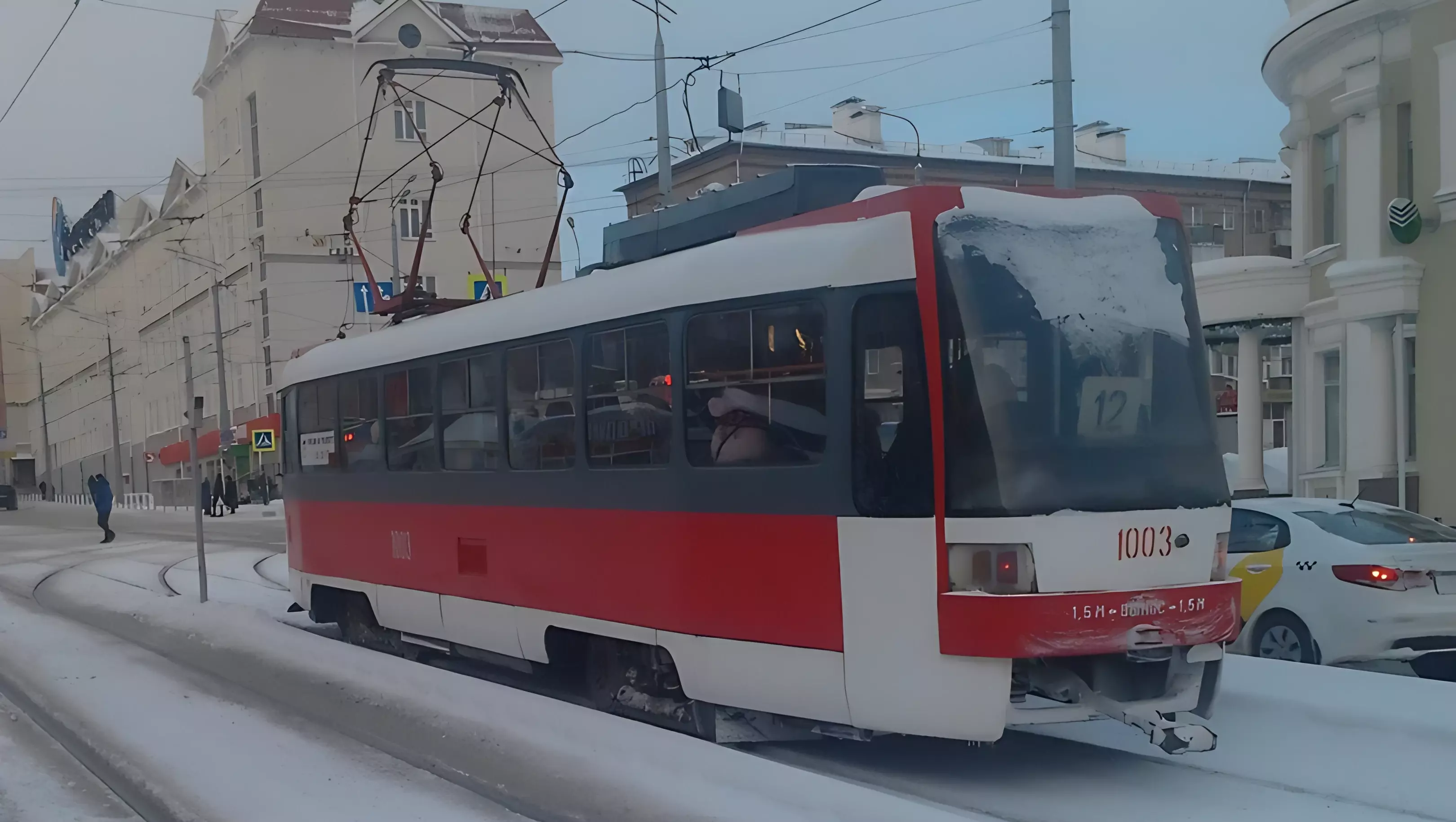 Из-за сбоя в работе трамваев жители Ижевска опоздали на работу и в больницы