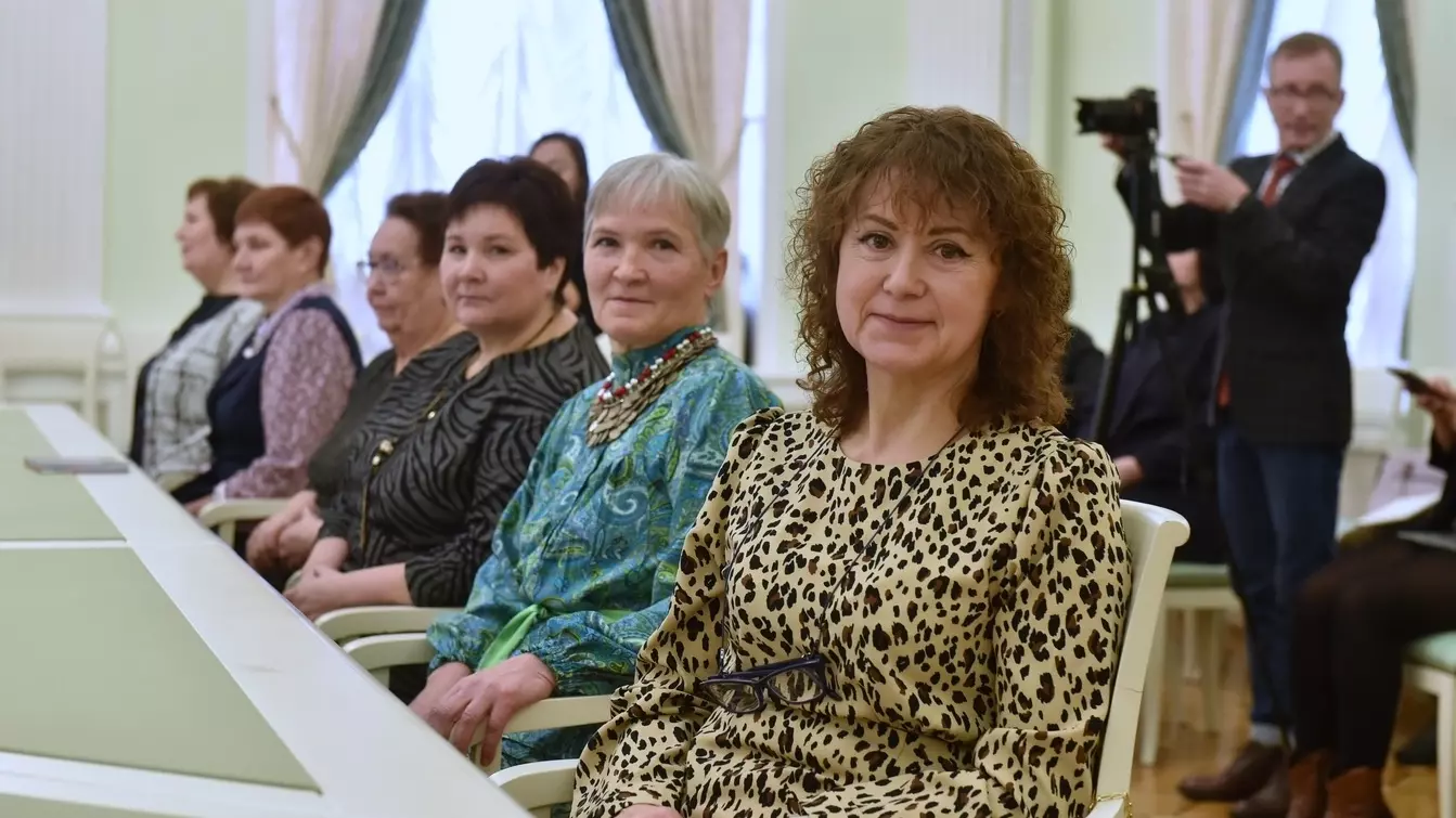 16 жительницам Удмуртии вручили знак отличия «Материнская слава»