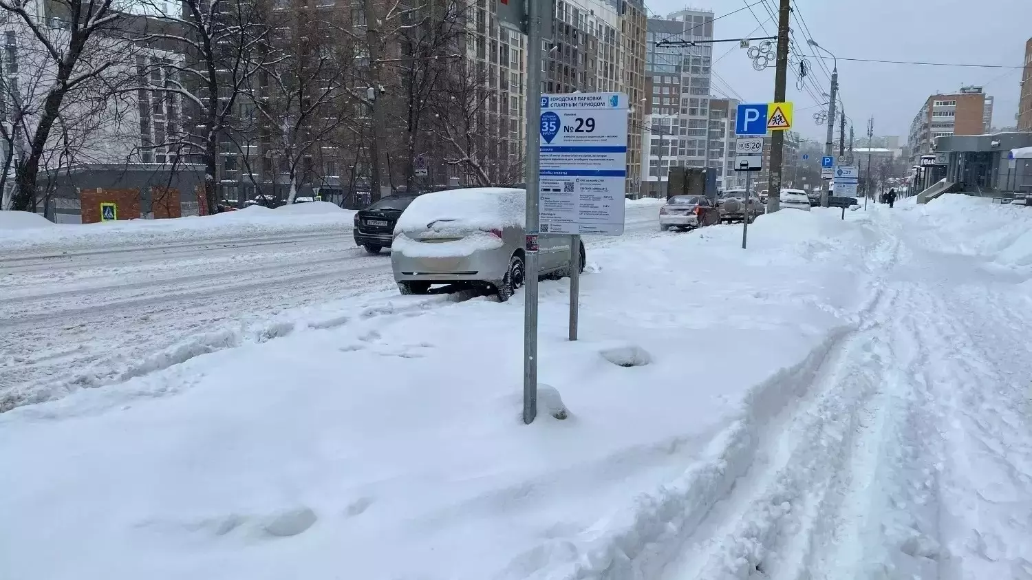 Платные парковки в Ижевске убыточны и неэффективны, считает депутат гордумы