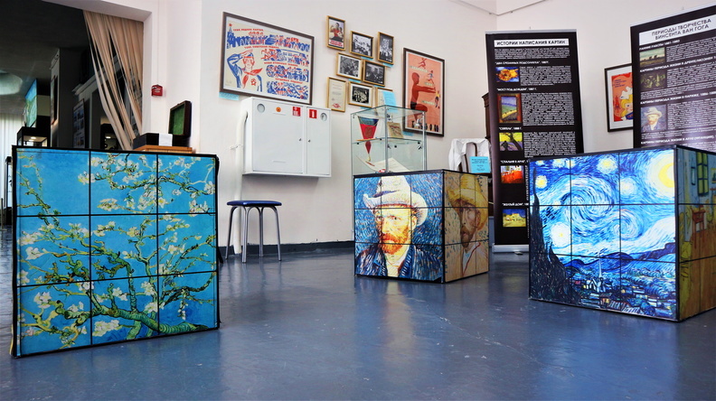 Предложив сходить на выставку Ван Гога, у студента из Удмуртии украли 60 тысяч рублей