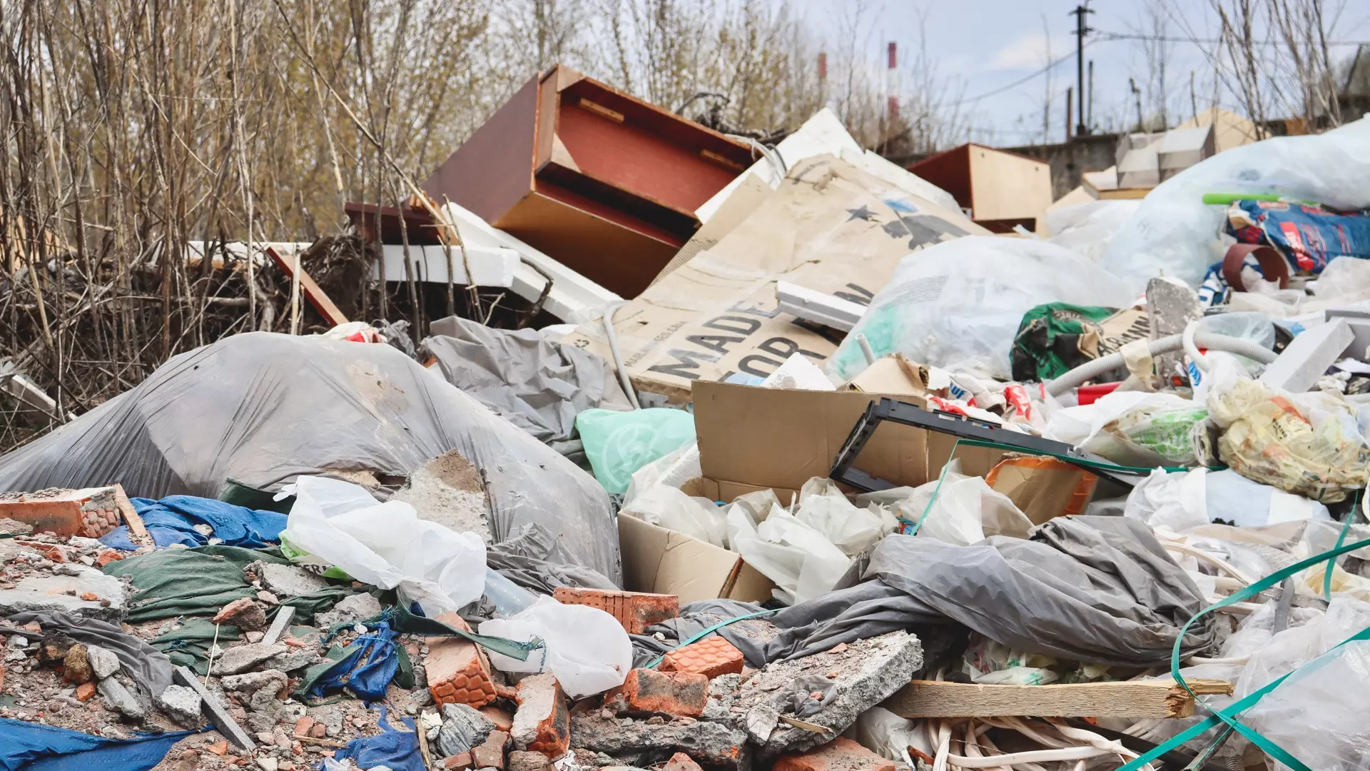 Суд в Удмуртии обязал власти района вывезти мусор с несанкционированной свалки