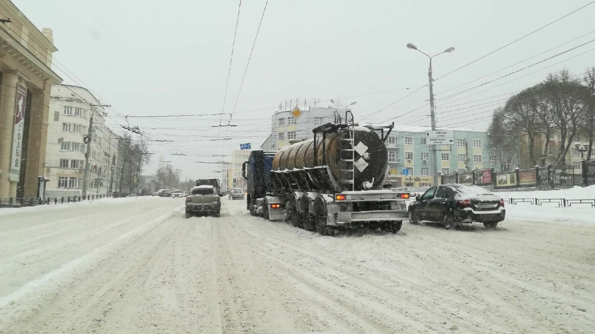 Дорожные рабочие в Ижевске 25 ноября очистят от снега 18 улиц — Новости  Ижевска и Удмуртии - Udm-info