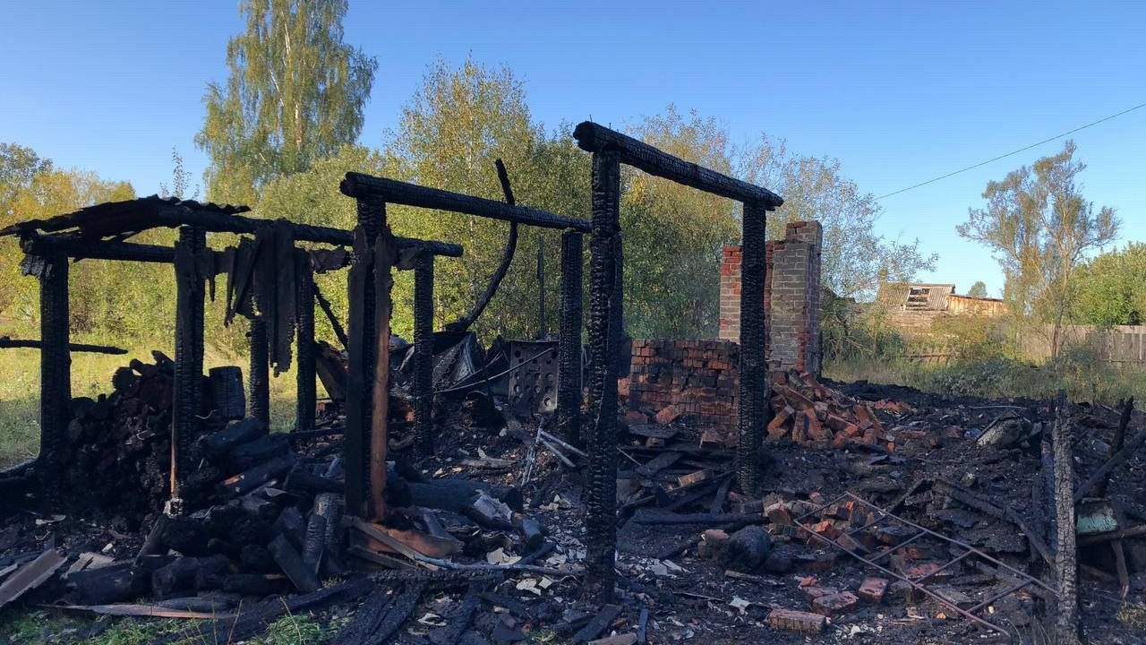 Ожоги 80% тела получил мужчина при пожаре в каркасном доме в Удмуртии
