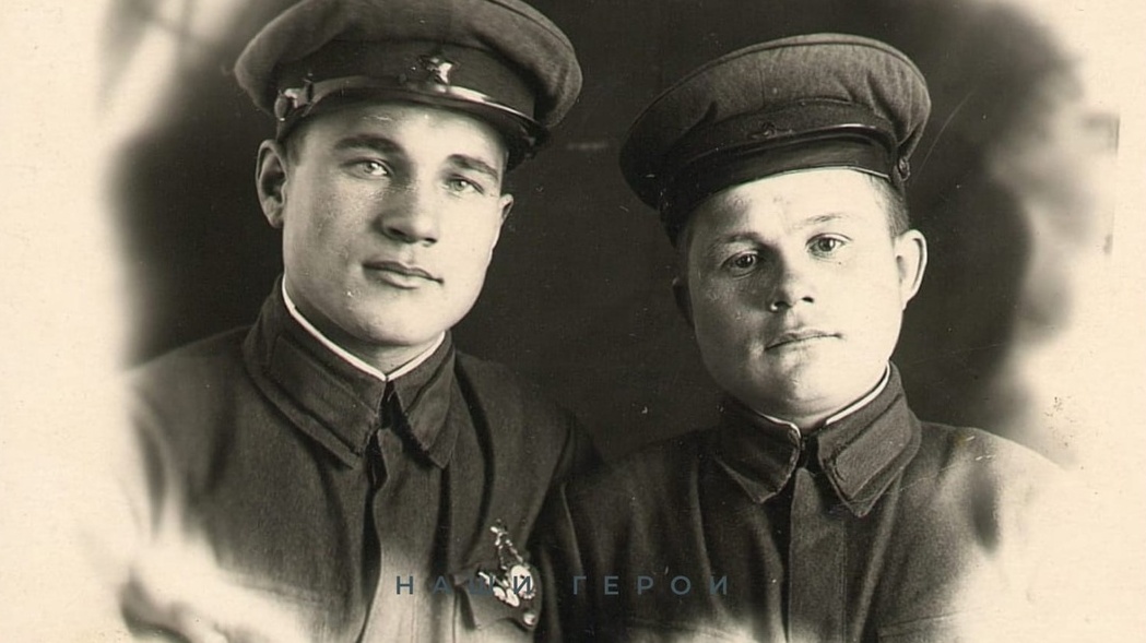 Александр Котов (справа)