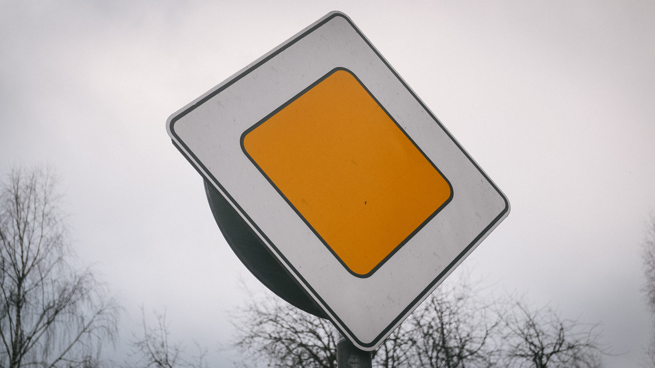 Новые дорожные знаки установят на улице Кирзаводской в Ижевске
