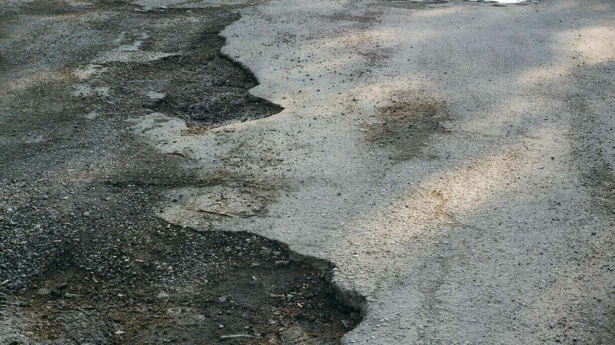 «Яма на яме»: жители Удмуртии о дороге к деревне Сизево