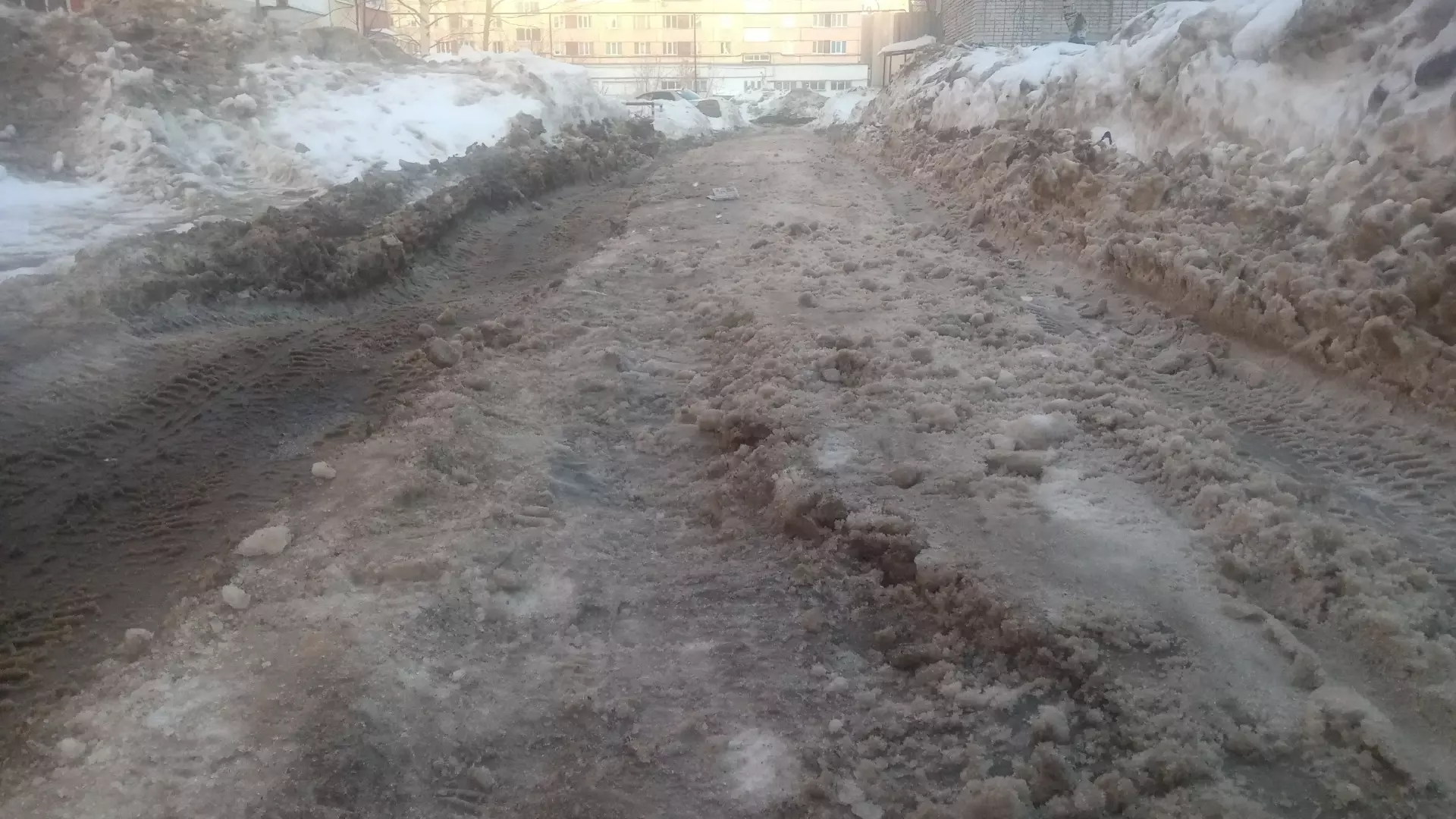Более 50 тысяч «кубов» снега вывезли в Ижевске с улиц, где есть риск подтопления