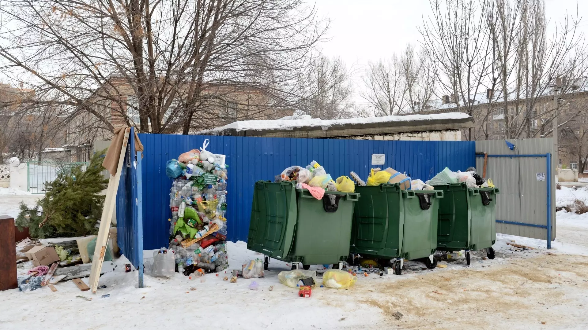 «Рассадник крыс»: жители Воткинска о мусоре возле мульд