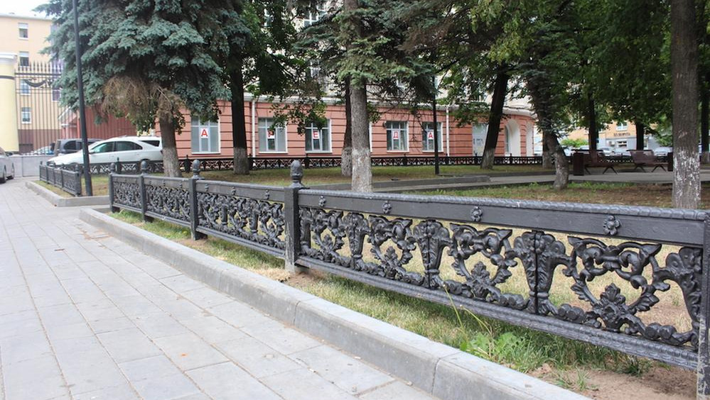 Историческую ограду восстановили около Национальной библиотеки в Ижевске