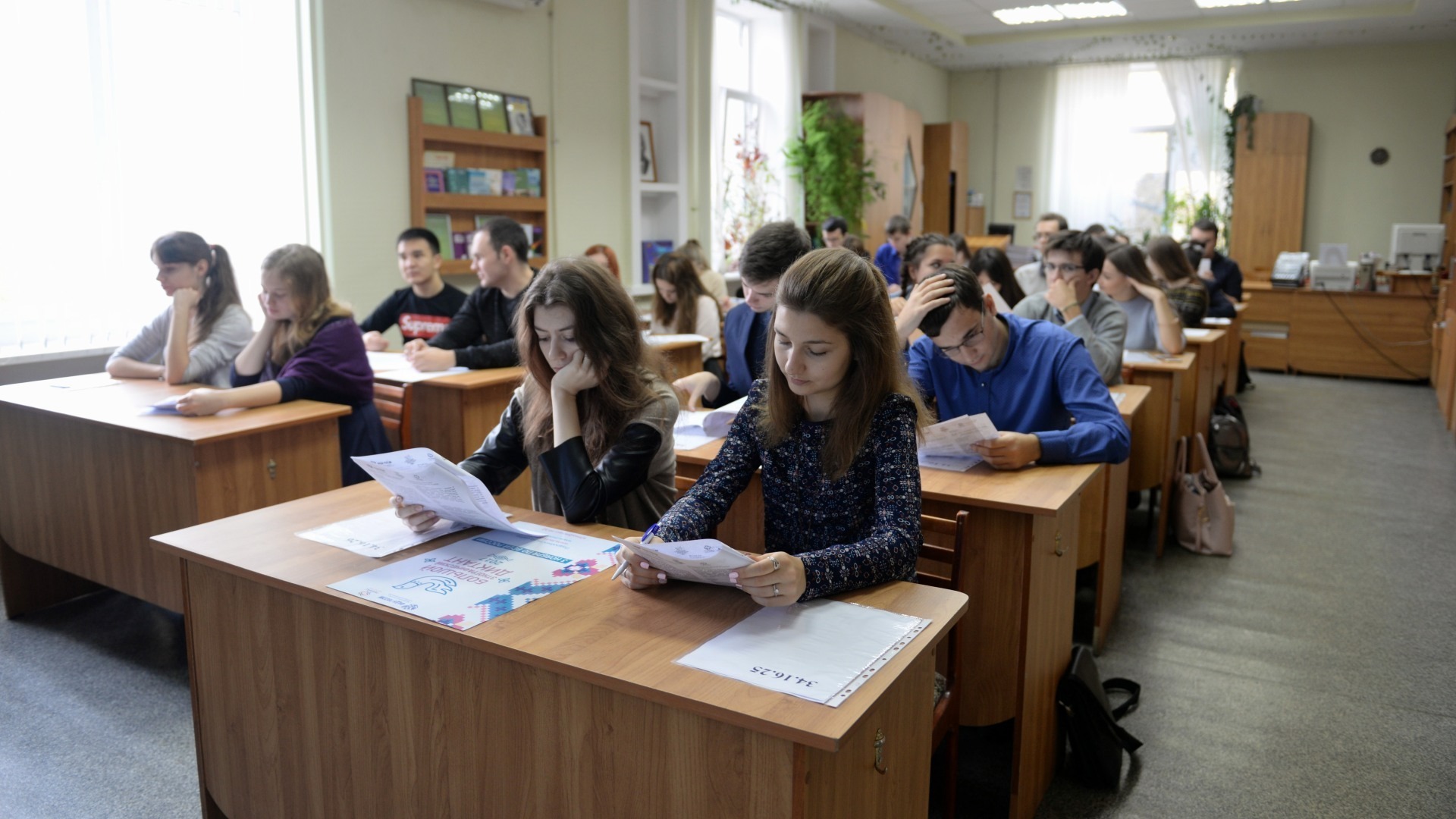 Более 5,6 тысяч выпускников написали 29 мая обязательный ЕГЭ по русскому языку