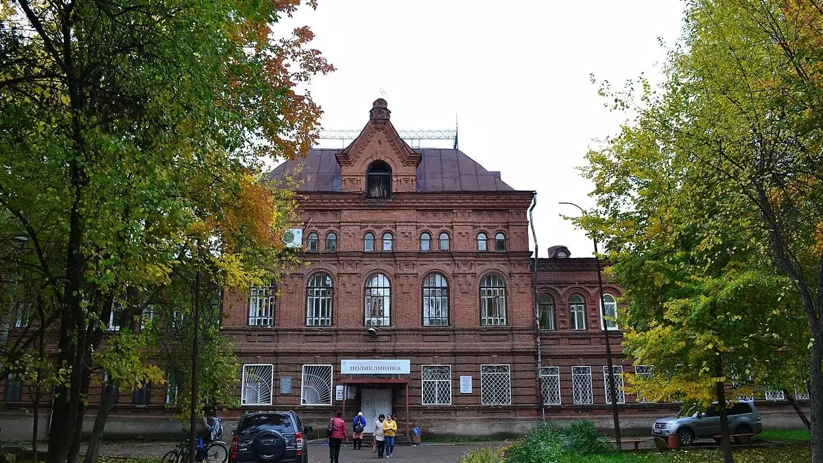 Жители Воткинска против продажи исторического здания «Красной больницы»