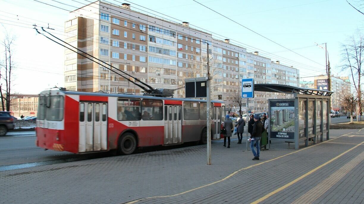 «Транспорт битком»: жители Ижевска пожаловались на движение троллейбусов