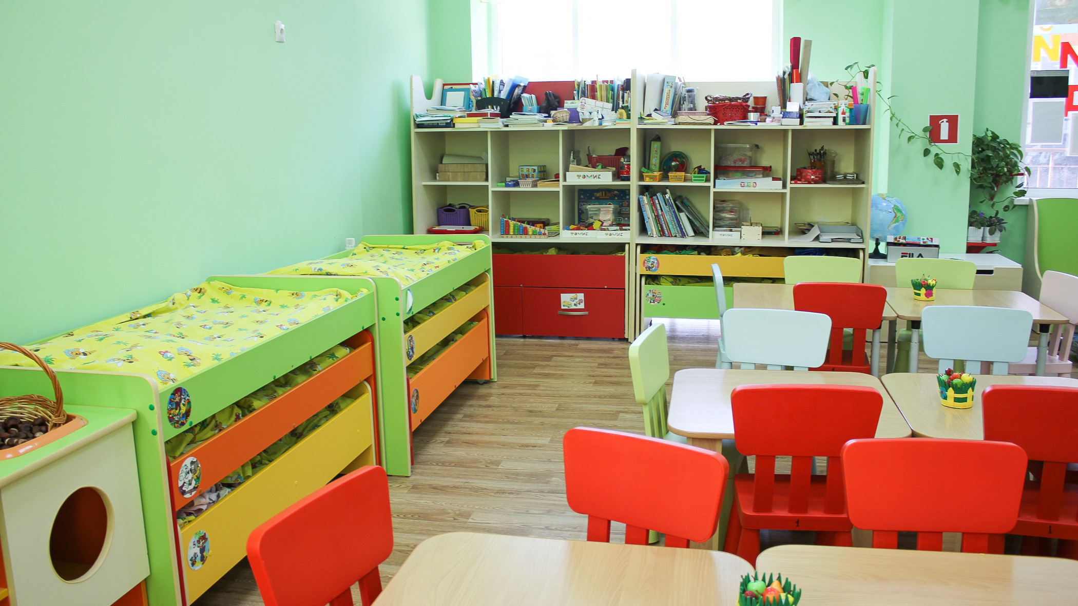 В Ижевске воспитателя детского сада без прививки отстранили от работы до 2024 года