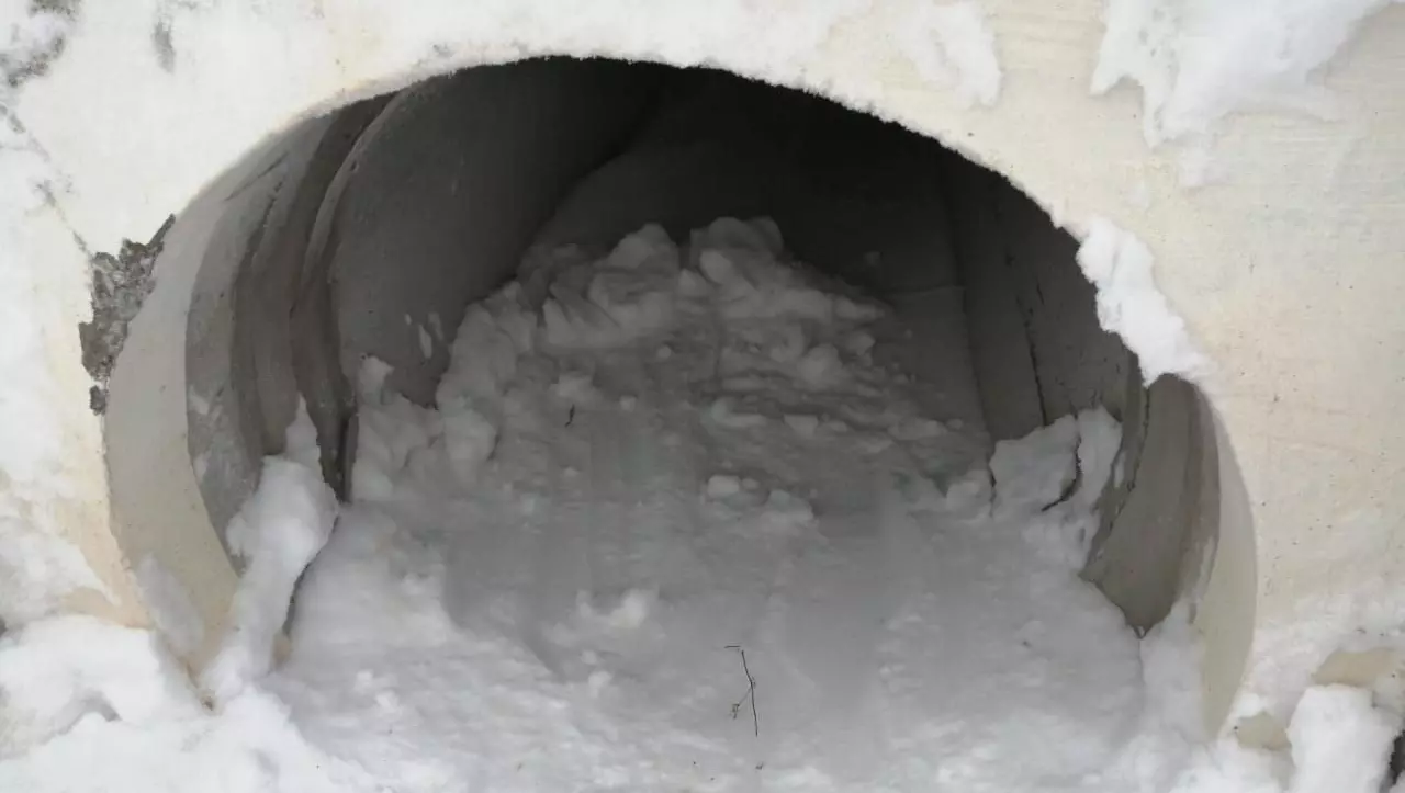 Водопропускные трубы под дорогами начали прочищать от снега в Удмуртии