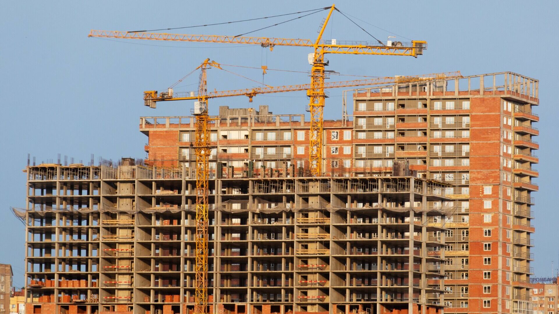 Растет только жилье: пока строители в Удмуртии ставят рекорды, отрасль катится вниз