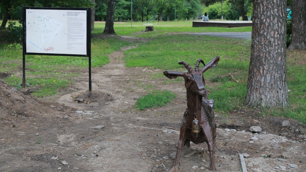 В ижевском парке «Березовая роща» благоустраивают площадку для выгула собак