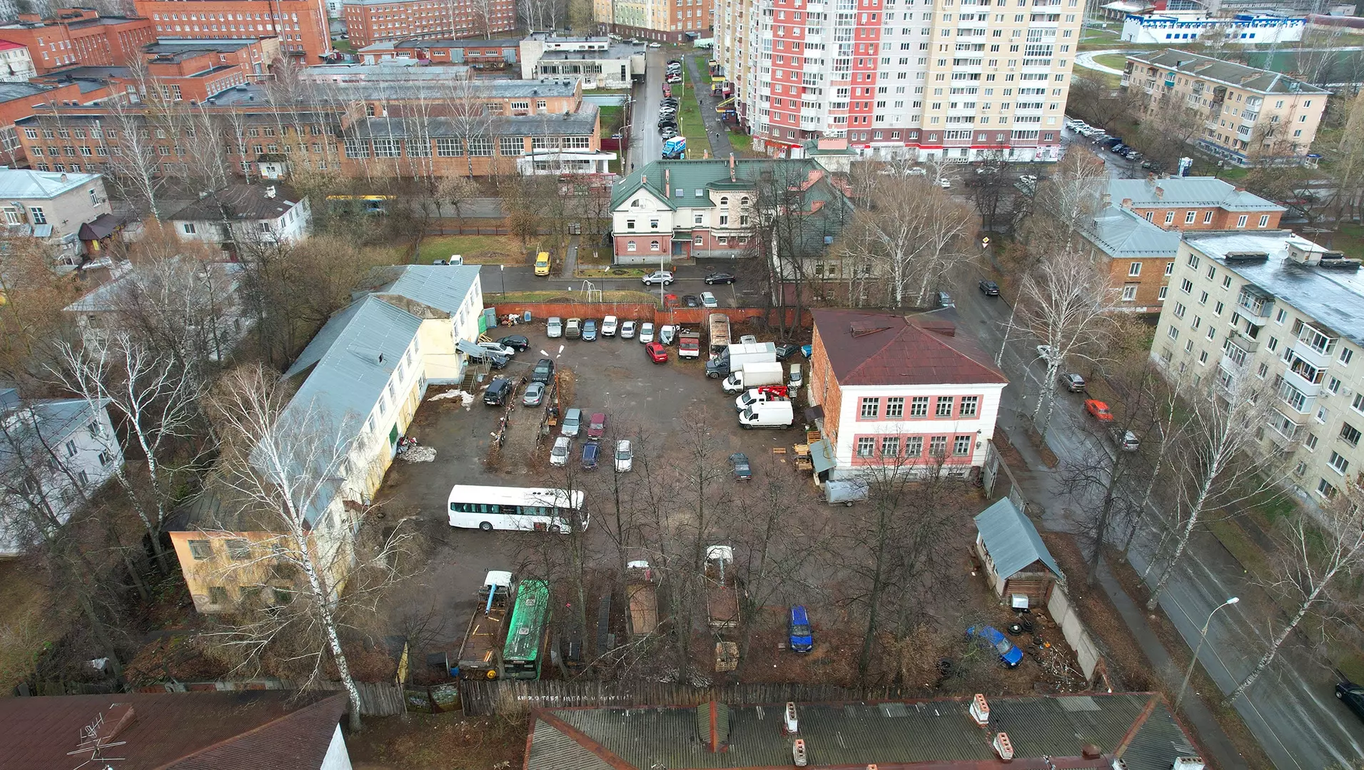 Корпуса бывшей автошколы ДОСААФ в городке Металлургов в Ижевске готовят к сносу