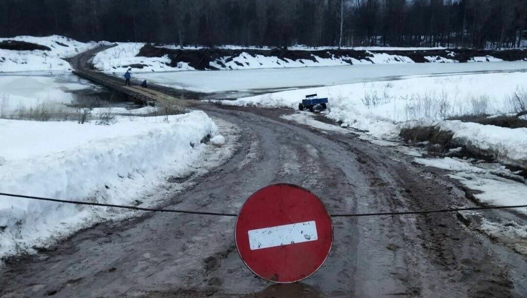 Затопило мост, новые «минирования» техникумов и очередной красный снег в Ижевске