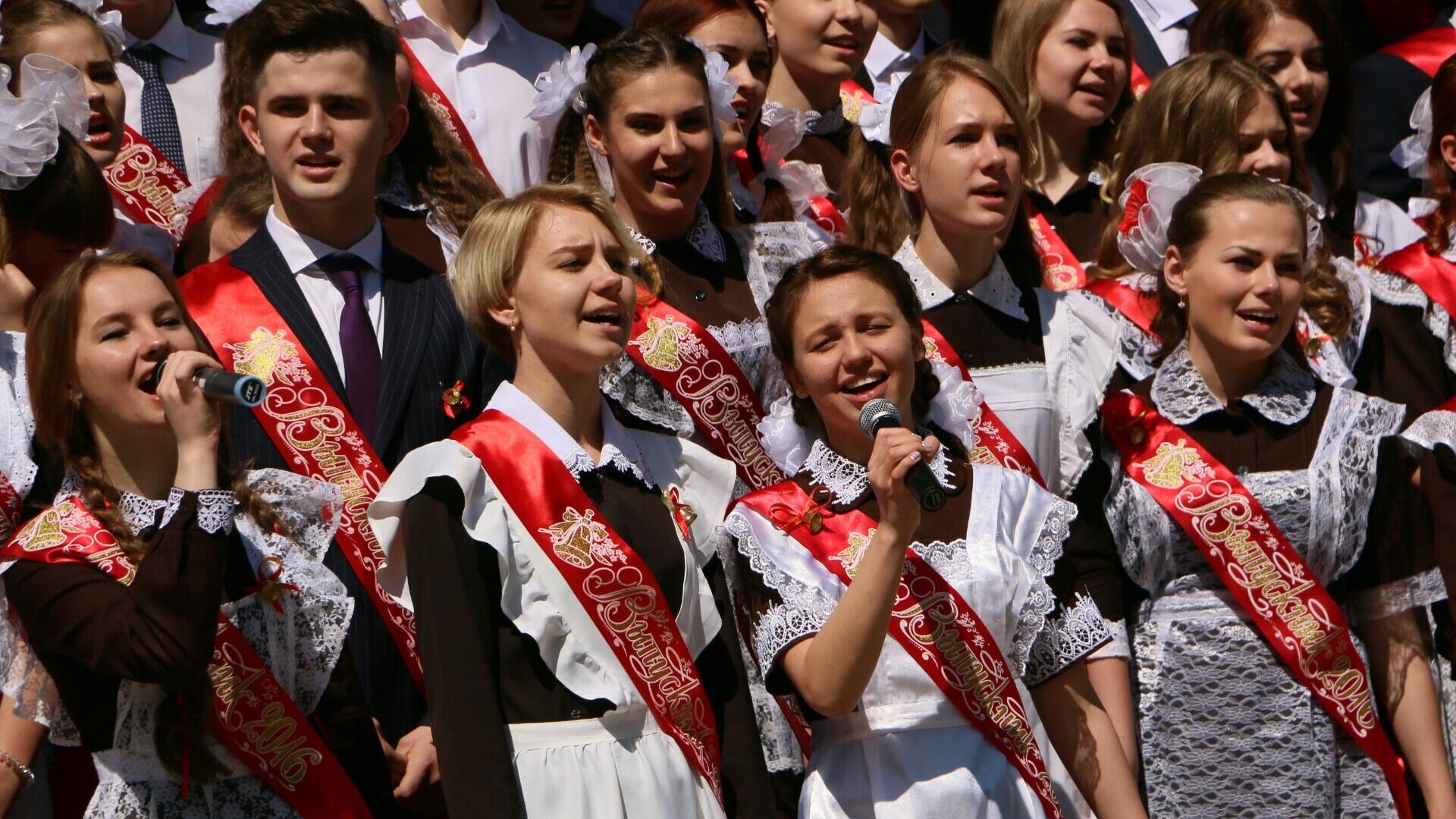 На школьные выпускные в Ижевске родители потратят в среднем по 25 тысяч рублей