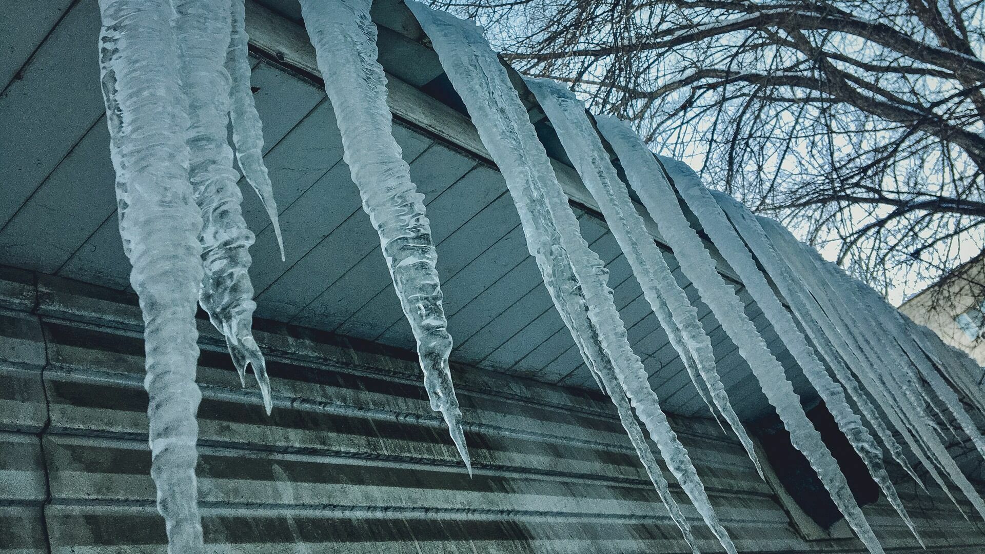 Сход снега с крыш в Удмуртии мог привести к хлопкам бытового газа