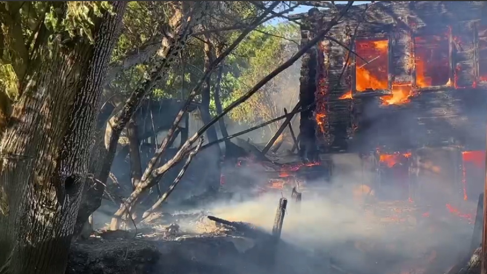 Пожарные в Ижевске отстояли от огня улицу Пионерская