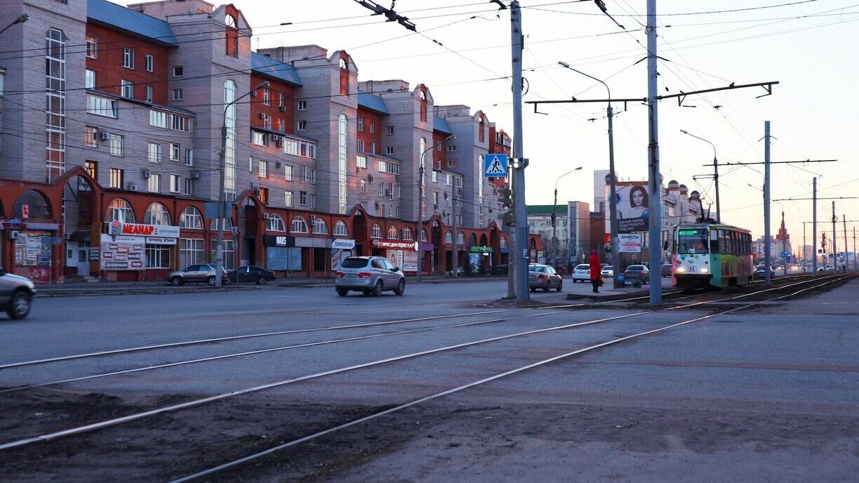 Дефекты асфальтобетона под трамвайными рельсами устранят на улице Гагарина в Ижевске