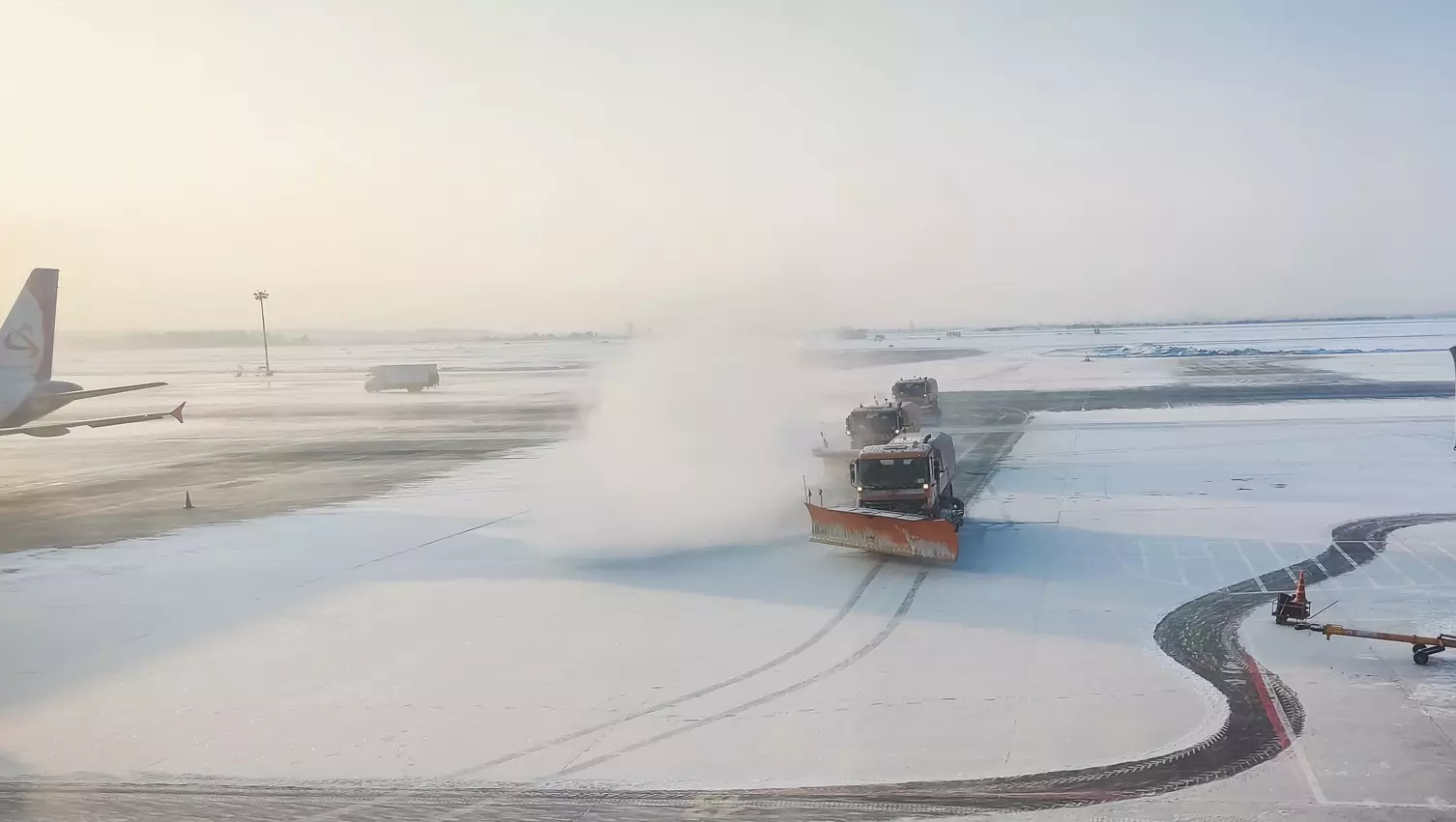 Задержки рейсов, закрытие трасс, снежный гудок: как реагируют в Удмуртии на снегопад