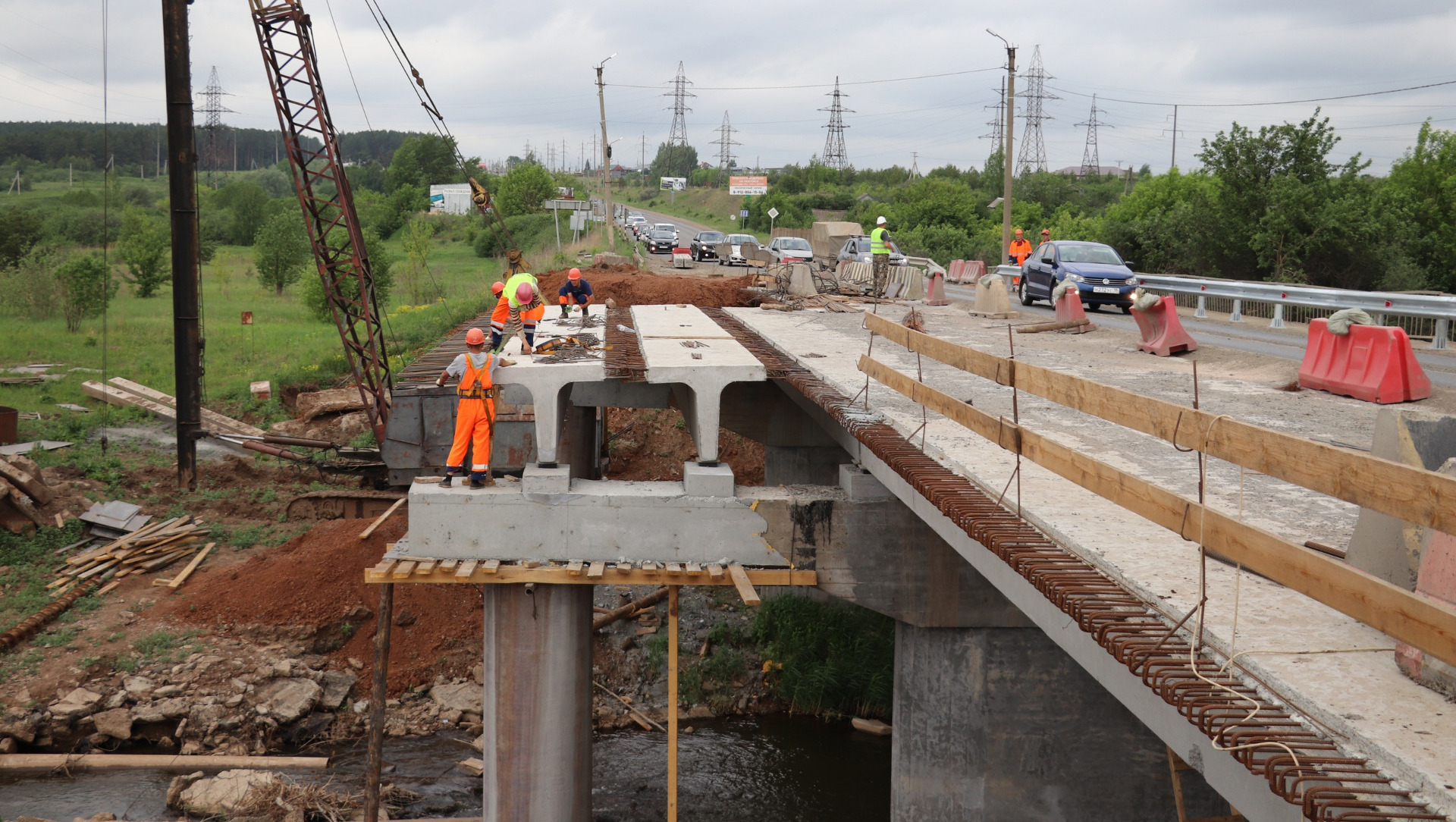 Двухполосное движение транспорта на мосту через реку Сарапулку откроют 1 июля