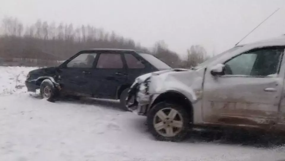 Десятки ДТП произошли в снегопад на трассах в Удмуртии