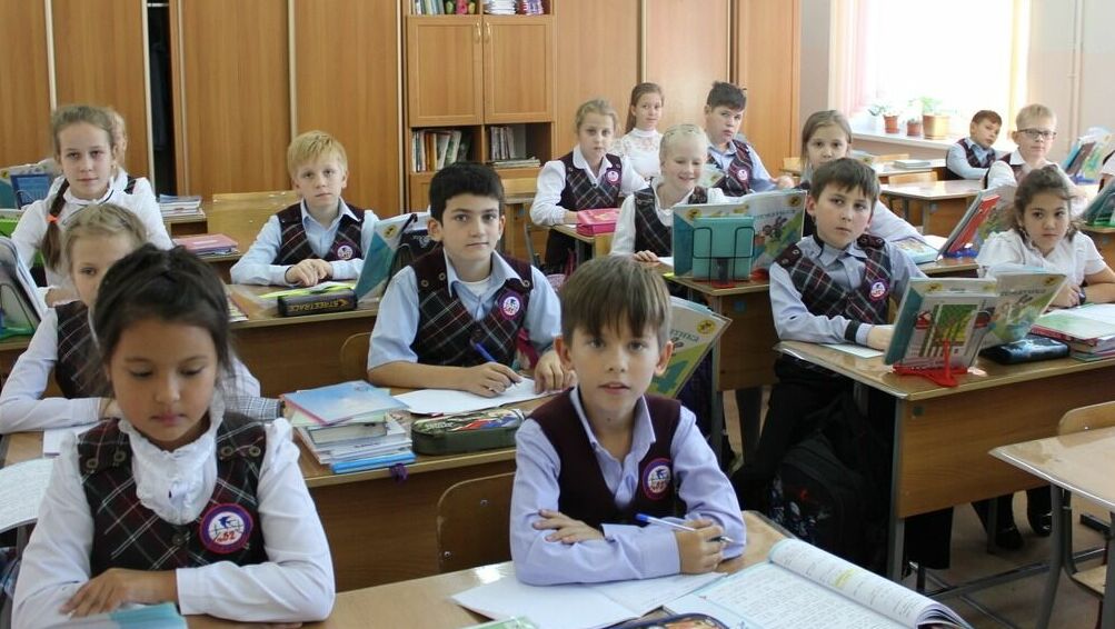 «Как им добираться до школы?»: родители первоклашек просят о помощи главу республики