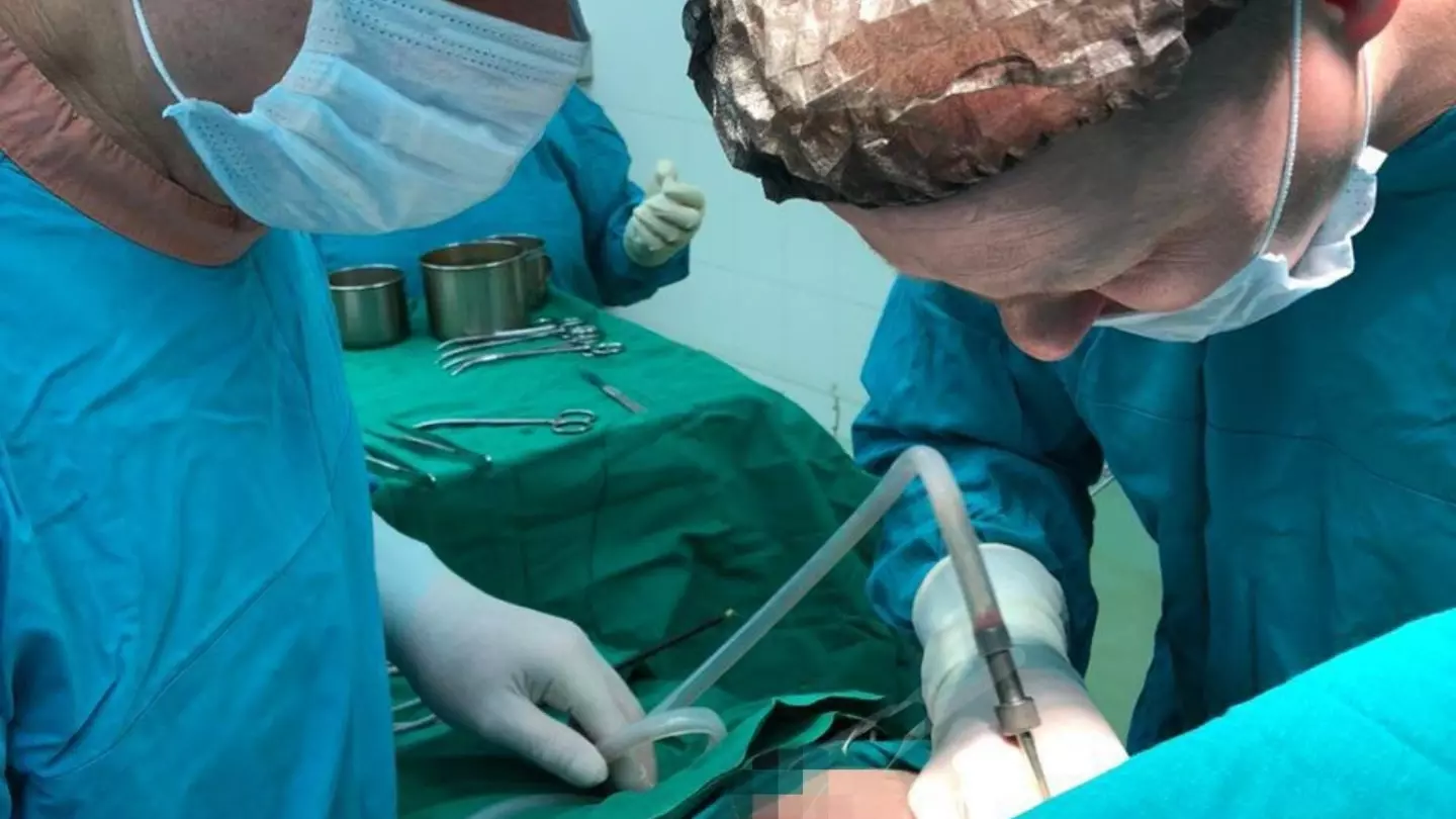 Два осколка достали из груди и шеи бойца СВО врачи в Ижевске