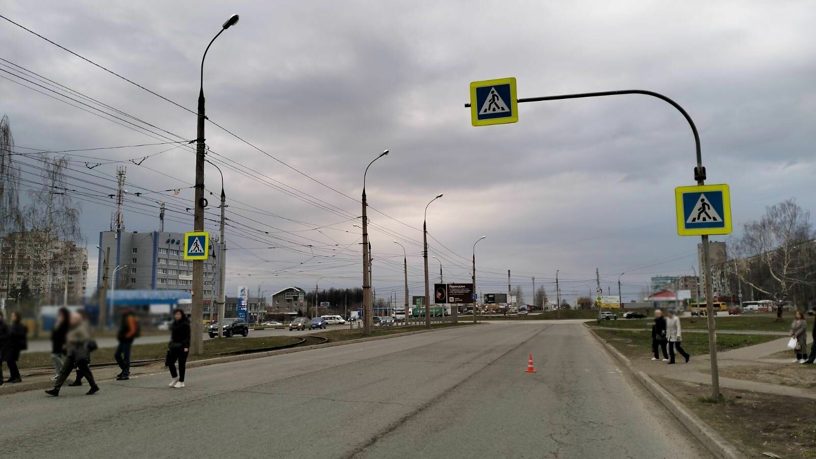 На улице Автозаводской накануне под машину попала 11-летняя девочка
