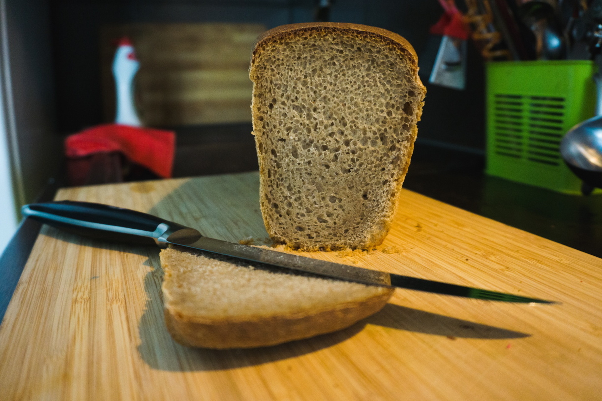 Блокадный хлеб Хабаровск. Испорченный хлеб. Крошки хлеба. Плохой хлеб.