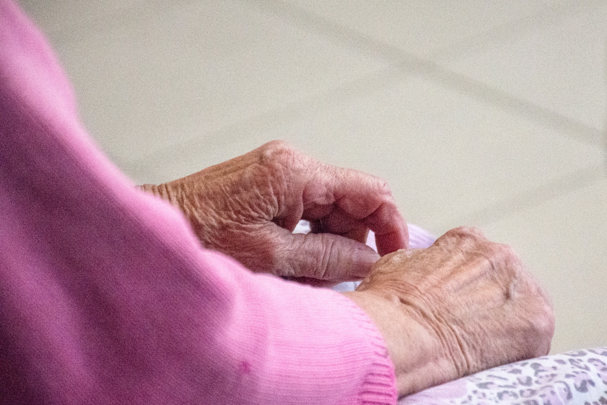 Старики из дома престарелых в селе Алнаши жалуются на плохое питание и содержание