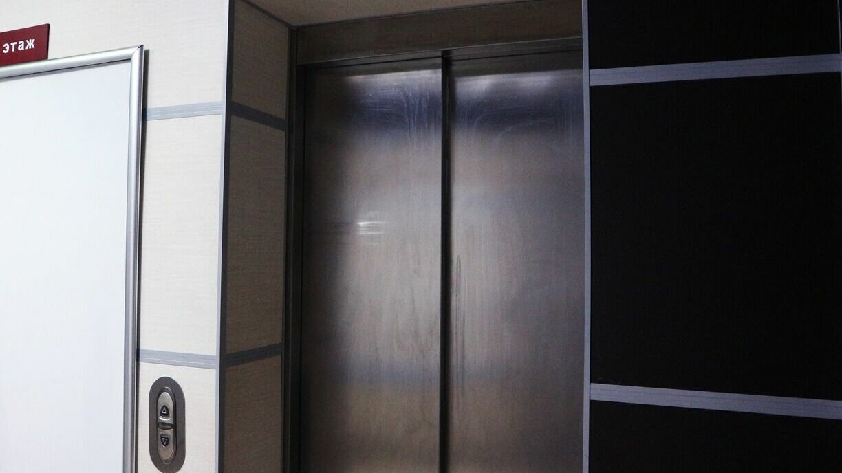 Новые лифты заработали в Глазовской межрайонной больнице
