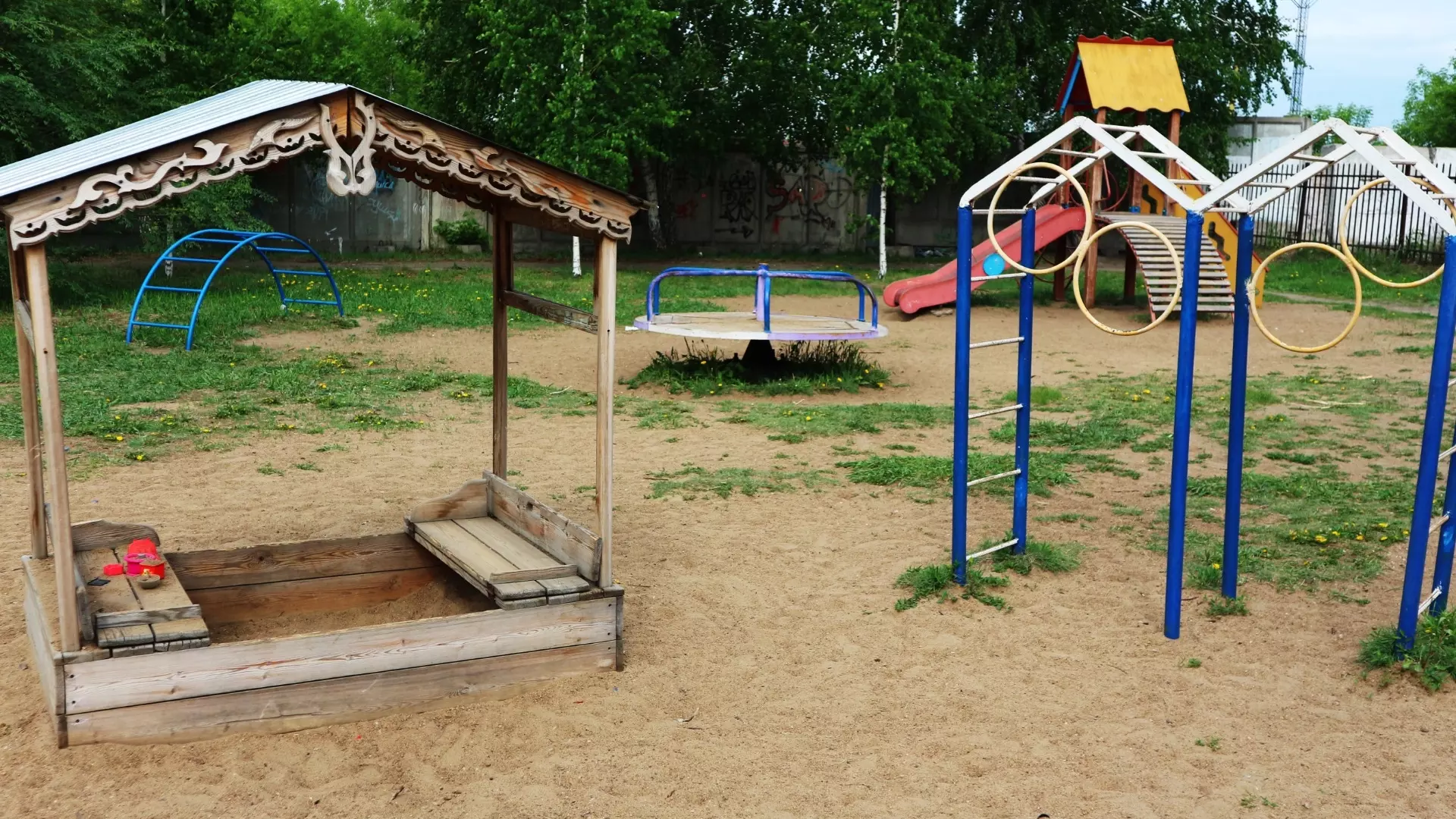 Школа в Шарканском районе заплатит подростку за выбитые в летнем лагере зубы