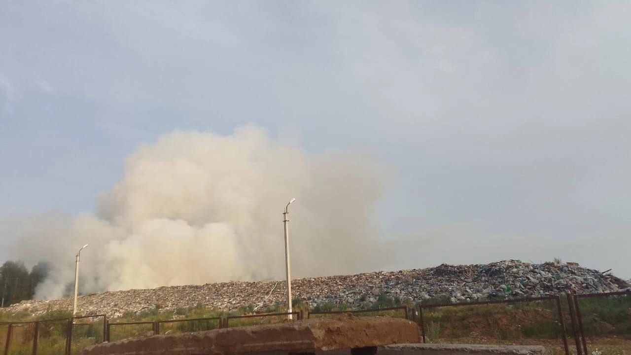 В Можге локализовали пожар на мусорном полигоне