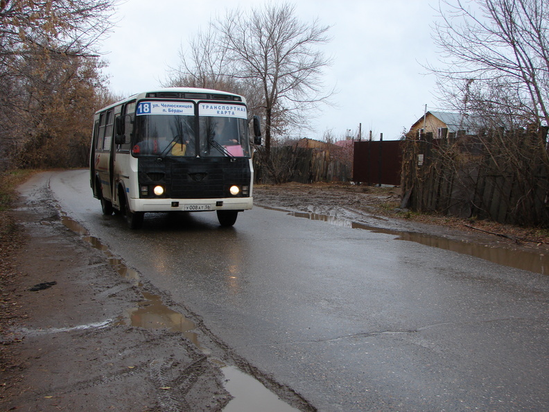 Пешком 60 км: жителей деревень в Кизнерском районе оставили без транспорта
