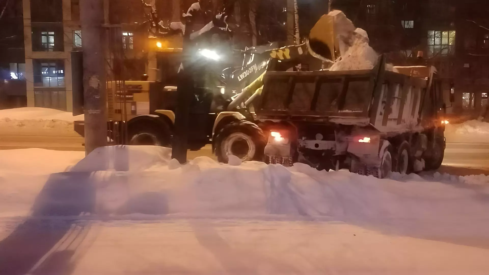 В ночь с 14 на 15 января в Ижевске вывезут снег с нескольких улиц